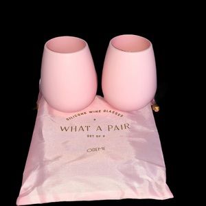 BRAND NEW 2 OF  SET silicone wine glasses